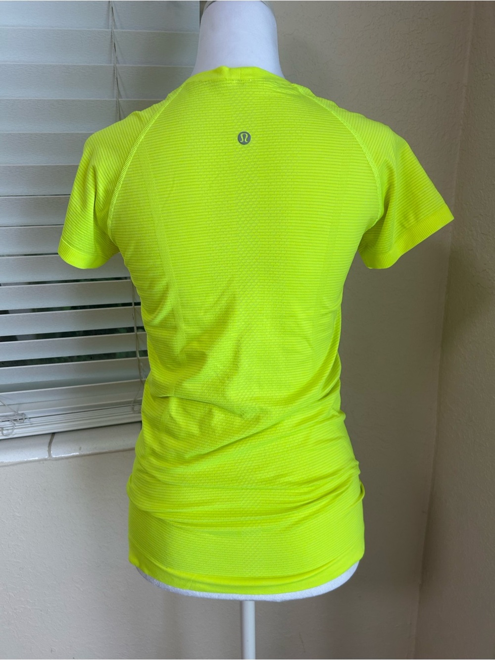 lululemon athletica 🍋 Swiftly Tech 2.0 Neon Yellow Short Sleeve Tee - Picture 3 of 5